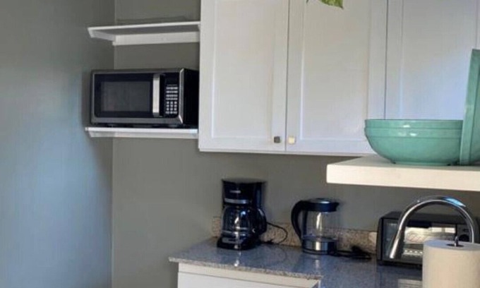 Havendale House | Contemporary Vacation Rental in Havendale, Kgn