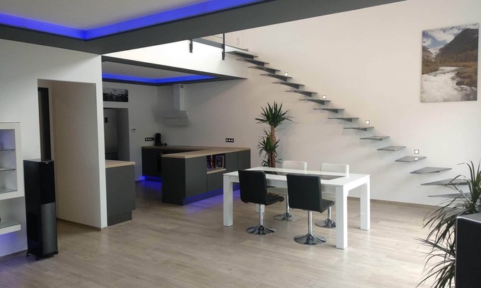 Alissas Villa | Contemporary villa with private jacuzzi