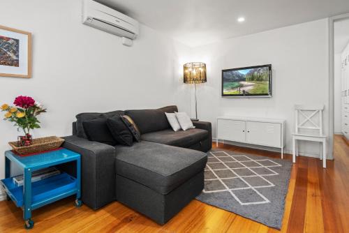 Carlton South Apartment | Convenient Apartment in heart of Carlton