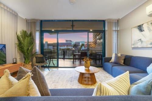 Darwin City Centre Apartment | Convenient CBD Location with Pool Gym & walk to shops