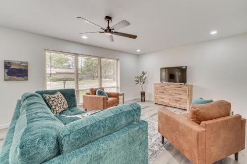 Texarkana House | Convenient Family-Friendly Location Texarkana Gem