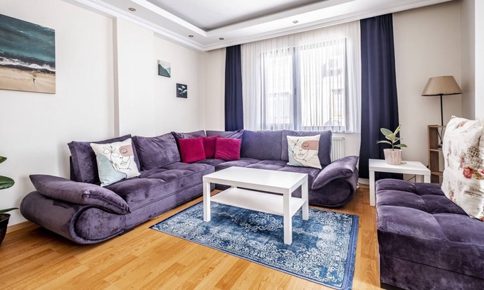 Maltepe Apartment | Convenient Flat w Balcony 7 min to IKEA