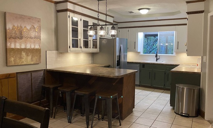 Florence House | Convenient & Pet Friendly! Whole home in Florence MS