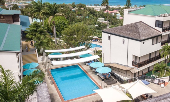 Charlotte Hotel | Convenient Stay! 2 Garden View Units with Free Parking & Breakfast, Outdoor Pool