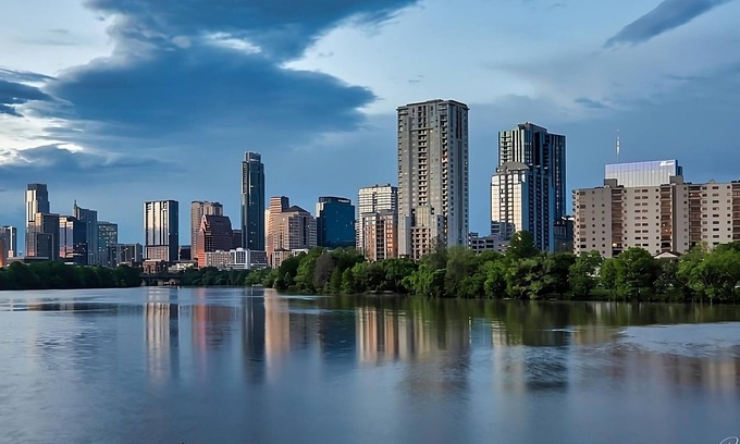 Downtown Austin Resort | Convenient Stay, Superb Location! Spacious Accommodation, Pool, Pets Allowed!