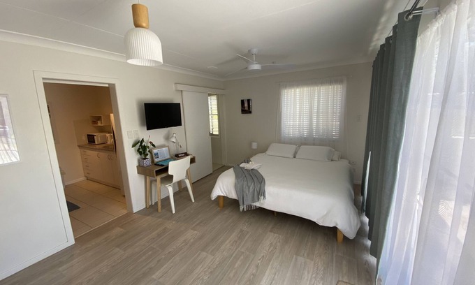 Coffs Harbour Apartment | Convenient studio; minutes to beaches, shops, sport grounds; off street parking