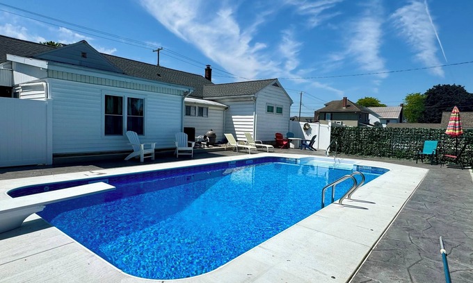 Campbelltown House | conveniently located home is perfect for families and friends.