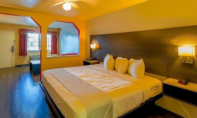 Sweet Home House | Conveniently Located Near Spoetzl Brewery! Onsite Parking, FREE Breakfast!