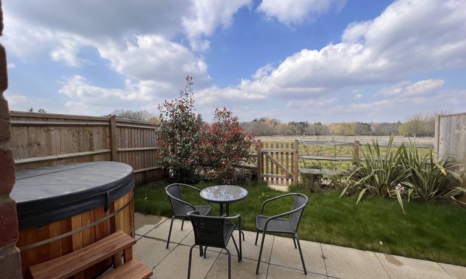 Bookham House | Converted Saddlery in the country!