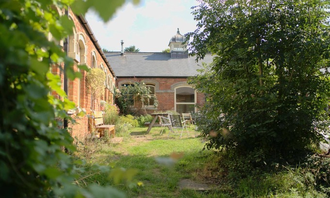 Winslow Cabin | Converted stable block cottage with function room, courtyard garden & woodland