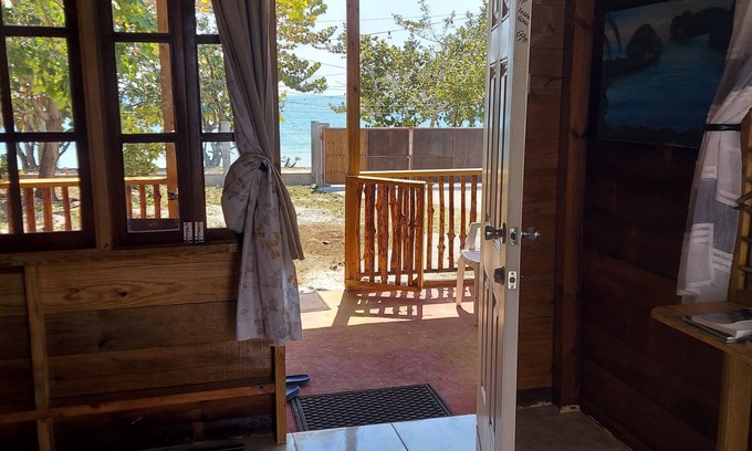 Orange Bay Cabin | Converted Storeroom Cabin by the Beach