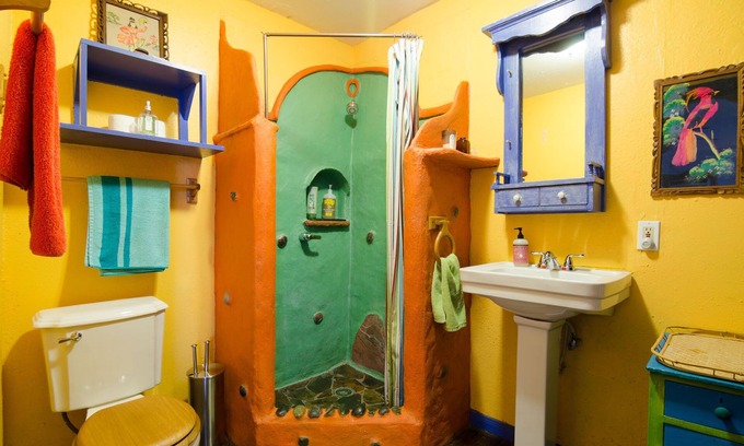 Travis Heights Cabin | Cool Artistic Treehouse Cabin Near South Congress Dist and Downtown!