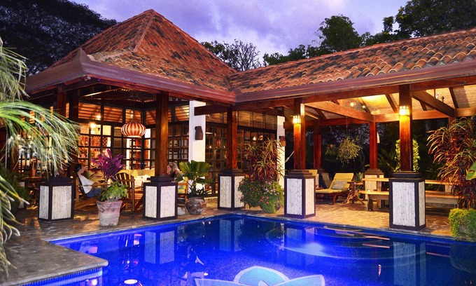 Pan de Azucar House | Cool Bali Style Villa, w/stunning views, HiSpeedWifi., 3Brs. solar heated pool.