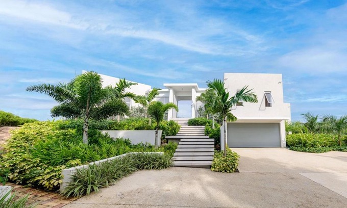 Deanes Villa | Cool Breeze by Blue Sky Luxury
