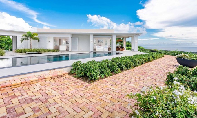 Deanes Villa | Cool Breeze Luxury villa