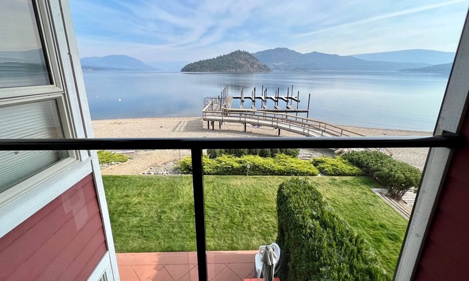 Scotch Creek House | Copper Island View Townhouse