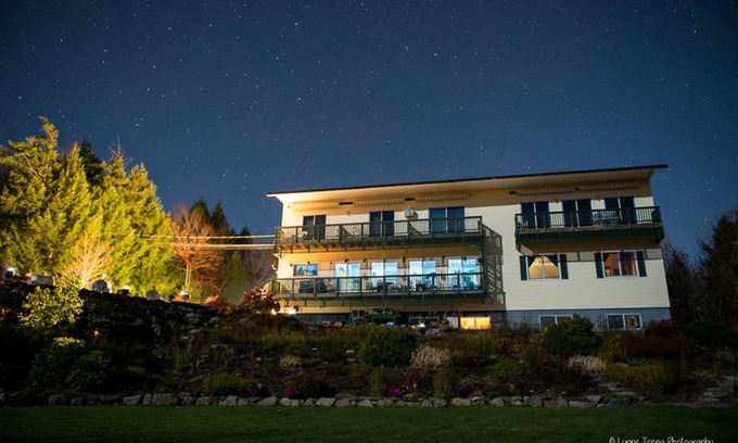 Hebron Bed & Breakfast | Coppertoppe Inn & Retreat Center