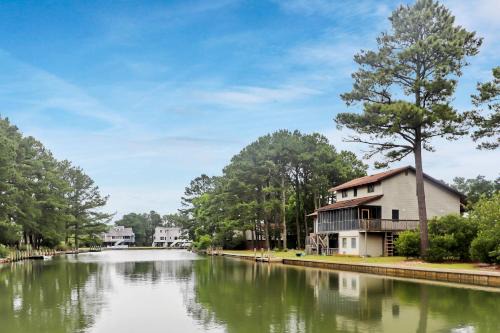 Deep Hole House | Coral Cove - fun waterfront home with floating dock and amazing patios