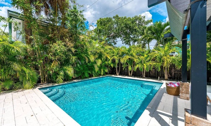 Flamingo Parks House | Coral Cove Hideaway | Guest House & Heated Pool!