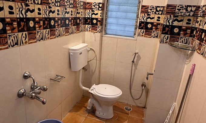 Pune Apartment | Coral : Private Studio near Osho in Koregaon Park. WiFi Smart Tv Kitchenette