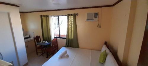 Boracay Island Apartment | CORALYN'S PLACE small room