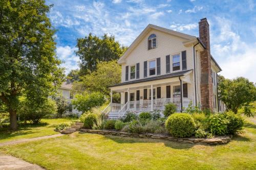 Lee House | Cordelia by AvantStay Amazing Backyard 10mins from Stockbridge
