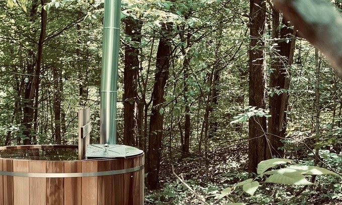 Chestnut Mound RV Rental | Cordell Cove GLAMPING with PRIVATE HOT TUB!