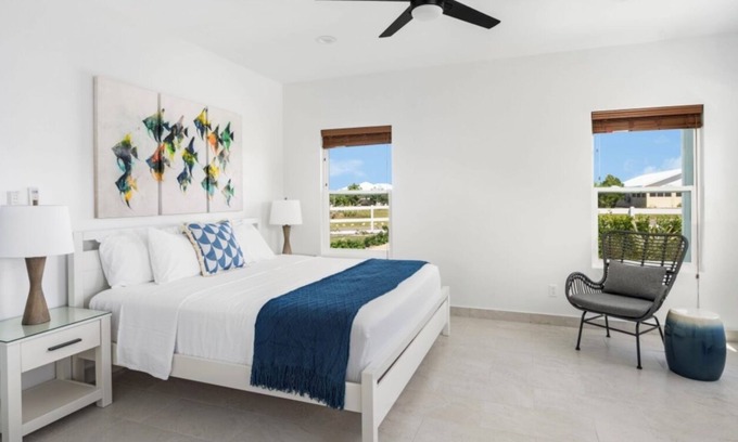 Cockburn Town House | CorkTree Villa: 1 BDR