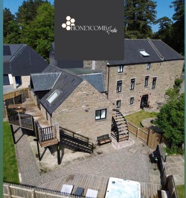 Douglas and Angus Apartment | CORN FLOUR LODGE at PITKERRO MILL, 3 double bedrooms with TVs, 1 en-suite, 2 further bathrooms, fully equipped kitchen, large family dining area, FREE parking and WiFi, HOT TUB, private garden, short mid and longterm stays available with HONEYCOMB HOSTS