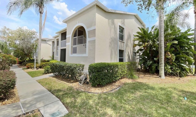 Palmer Ranch Condo | Corner 2-bed/2-bath Unit #926, in the Stoneybrook Golf and Country Club