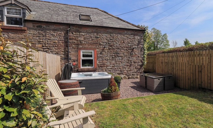 Penrith Cottage | CORNER COTTAGE, pet friendly, character holiday cottage in Penrith