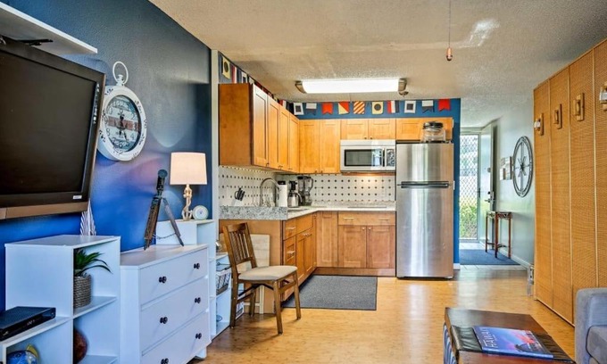 Historic Kailua Village Apartment | CORNER GARDEN VIEW UNIT - NO ONE ON ONE SIDE - NAUTICAL DECOR AND CUTE AS CAN BE condo