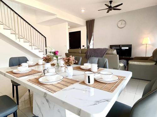 Klang House | Corner House BBR fit 1-14 Pax near Setia Alam SCCC