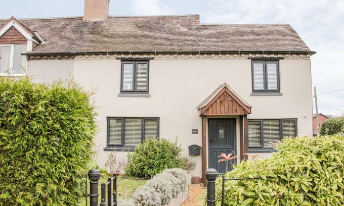 Edgmond Cottage | CORNERWAYS, pet friendly, with open fire in Edgmond, Shropshire