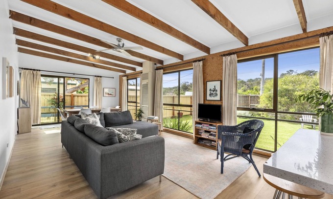 Queenscliff House | Corsair Cottage- Opposite beach