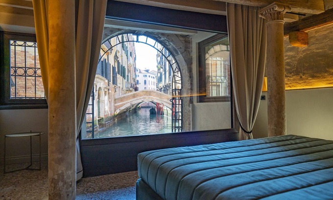 Castello Apartment | Corte Rubbi 1 A True Canal-side Experience
