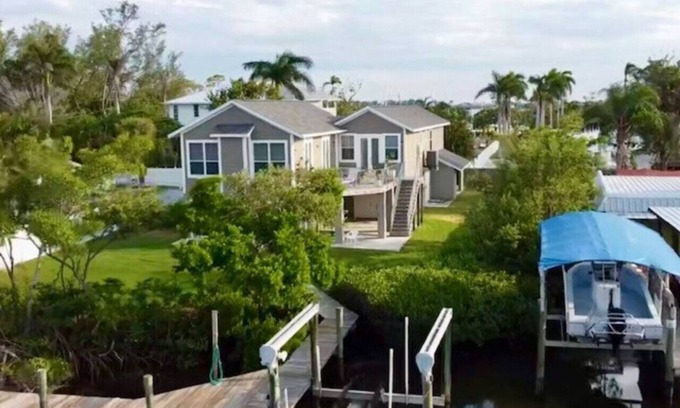 Cortez House | Cortez Chateau! Private boat dock and short stays!