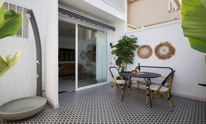 Las Palmas de Gran Canaria Ski Chalet | Cosmopolitan Design By CanariasGetaway
