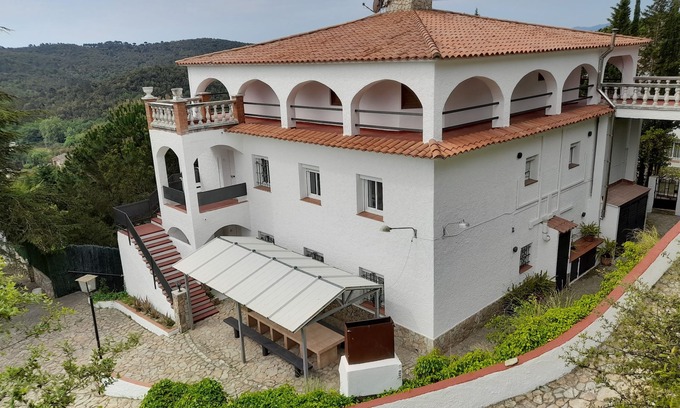 Vidreres Villa | Costa Brava. House for 24. Private pool, BBQ and garden.
