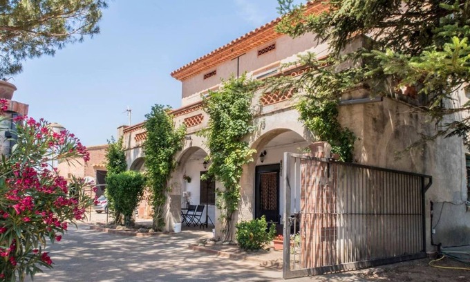 Viladamat Villa | Costabravapartment - Can Roura, 5kms to the beautiful Costa Brava beaches.