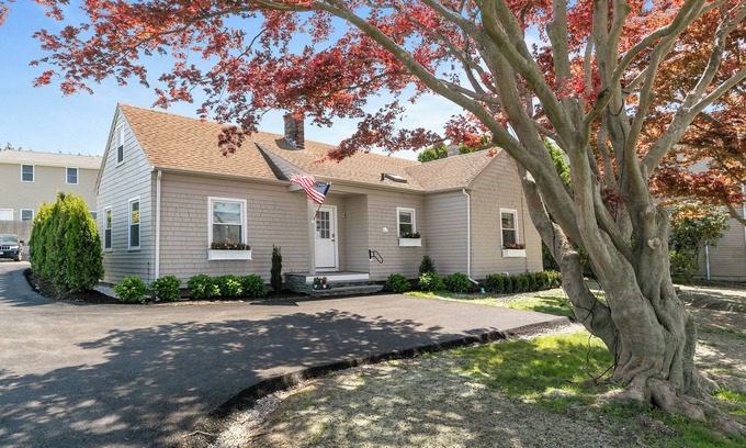 Newport East House | Costal Cottage Retreat minutes from Newport RI