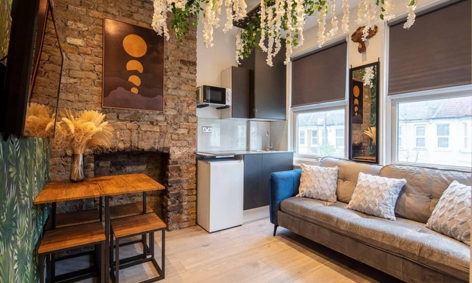 Dudden Hill House | Cosy 1 Bed Duplex - Close to Metro - NW2