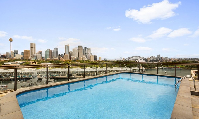Potts Point Apartment | Cosy 1-Bed with Swimming Pool Facing Opera House