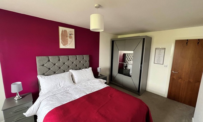 Brierley Hill Apartment | Cosy 1 bedroom/relocation apartment free parking