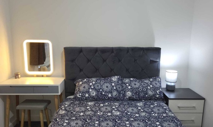 Newham Apartment | Cosy 2 Bed Apartment - 8 Min Walk to the Station & 15 min Walk 2 Excel Exhibitio