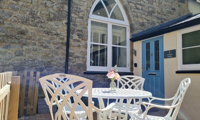 Sidmouth Cottage | Cosy 2 Bedroom Cottage in Sidmouth 200m from the beach with free parking.
