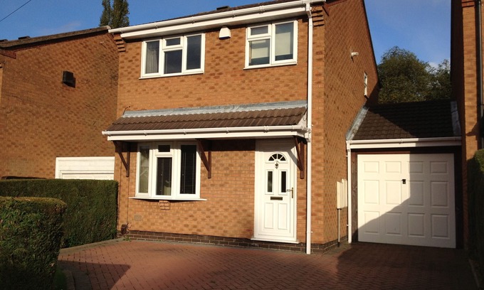 Stonnall House | Cosy 3 Bed Modern House Family Friendly Birmingham, UK- WiFi, NEC, LG Arena