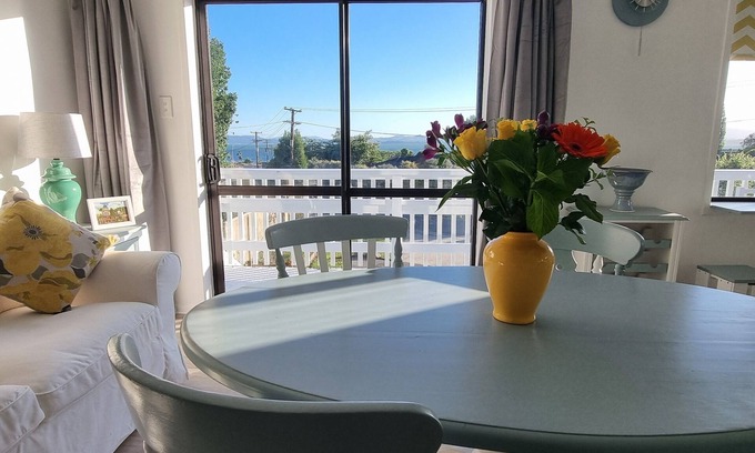 Hamurana Apartment | Cosy 3 bedroom apartment in lakeside community. Lake views and open plan living.