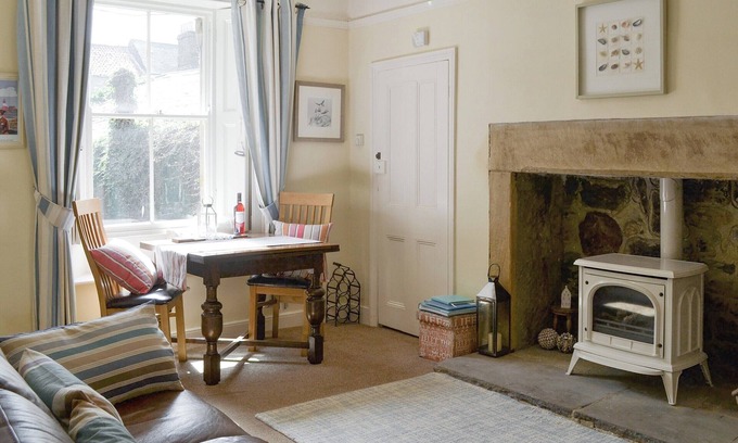 Alnmouth Cottage | Cosy and welcoming terraced cottage a short walk from the beach at Alnmouth.