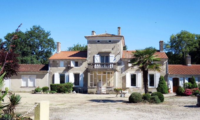 Jau-Dignac-et-Loirac House | Cosy apartment in villa for 5 guests with WIFI, TV, terrace and parking